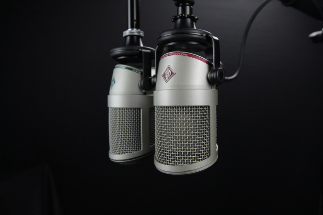 radio microphone studio dj